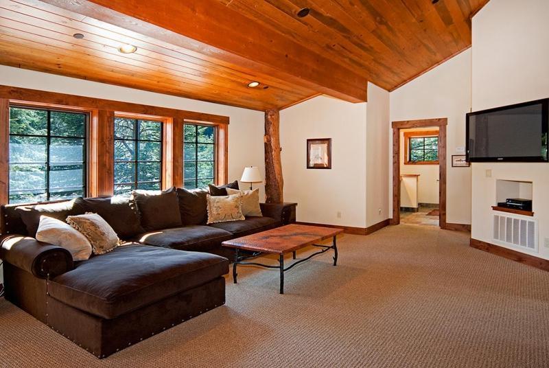 Bullshead Lodge- Luxury Estate, 4 Acres On River, Hot Tub, Minutes From The Slopes! Olympic Valley  Exterior photo