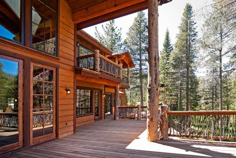 Bullshead Lodge- Luxury Estate, 4 Acres On River, Hot Tub, Minutes From The Slopes! Olympic Valley  Exterior photo